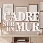 intérieur moderne avec cadre sur un mur en composition équilibrée