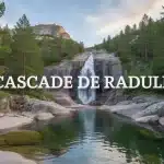 Cascade de Radule avec pins Laricio et rochers granitiques