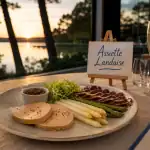 Biscarrosse restaurant : assiette landaise au bord du lac, table en lin