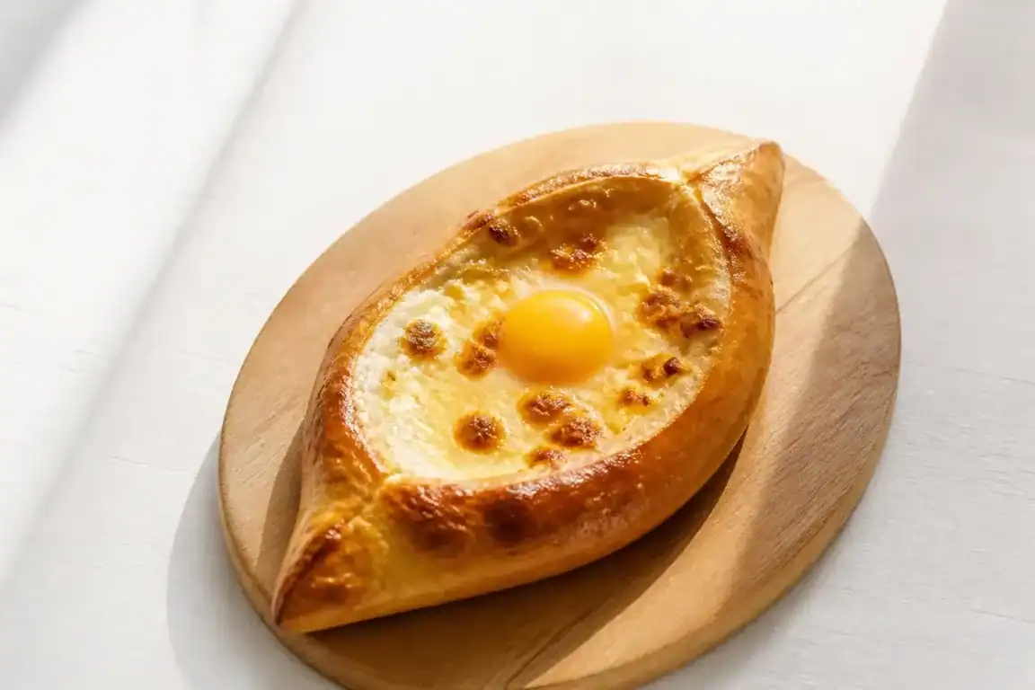 Khatchapouri traditionnel, spécialité du restaurant Armen